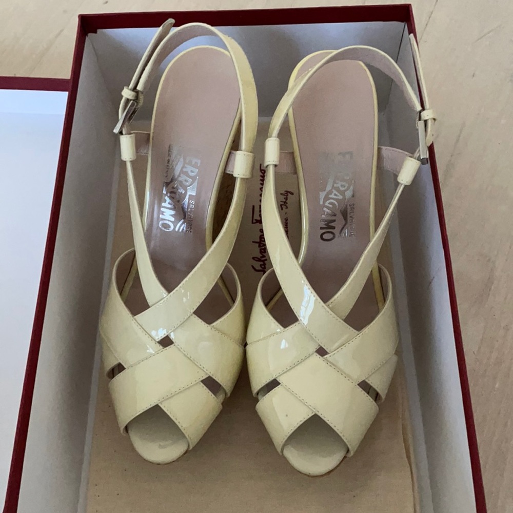 Light yellow/tan Salvatore Ferragamo Wedges